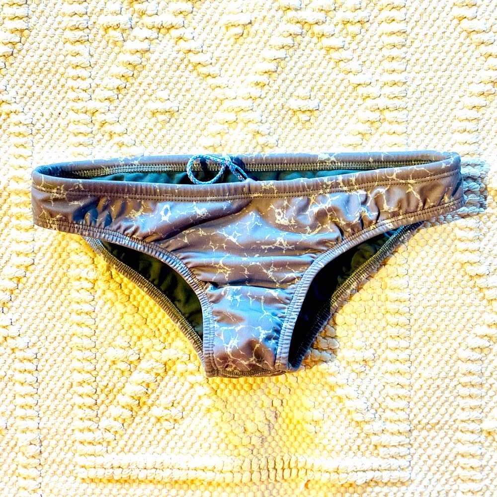 M Jolyn bikini bottom 🌊